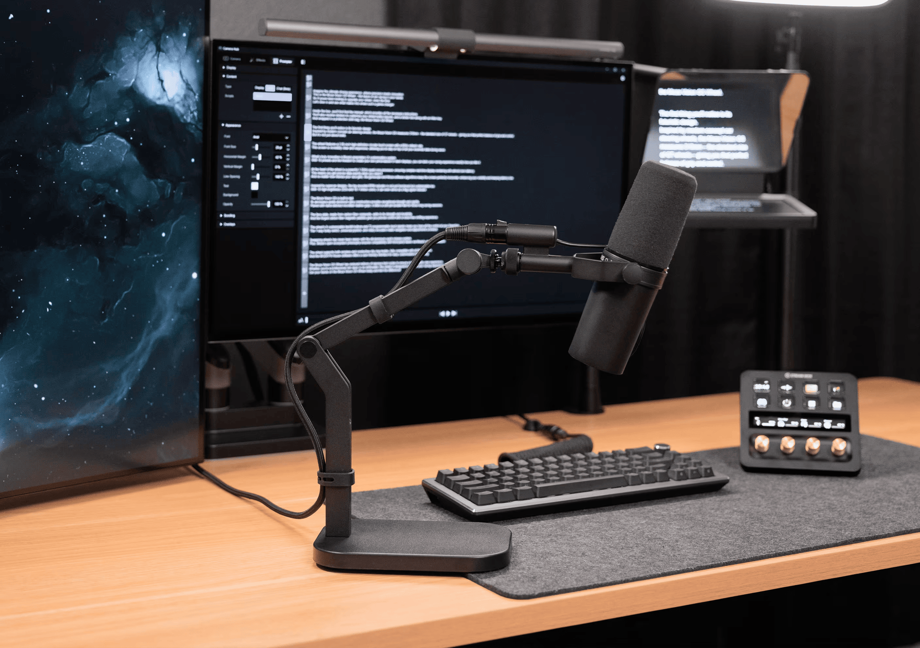 Wave Desk Tech Support Lab Elgato Wave Desk Stand – Adjustable and Stable | Simufy
