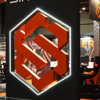 Estand de Simufy con simuladores de competición montados